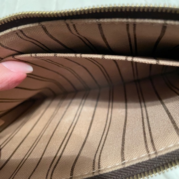 Louis Vuitton Neverfull pouch, wristlet - Picture 2 of 10